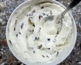 Foto del paso 2 de la receta: 🍸 Canapé de olivas negras 🍸
