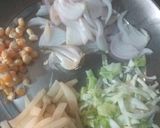 A picture of step 2 of Corn hakka noodles.