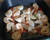Foto langkah ke 3 dari resep Udang goreng mentega.