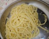 Foto langkah ke 1 dari resep Spaghetti Simple Telur Bakso Kecap Rumahan.