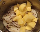 A picture of step 4 of Aloo palak.
