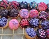 Foto langkah ke 5 dari resep Donat Maizena.