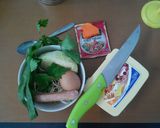 Foto langkah ke 1 dari resep Tumis Pelangi Praktis (kol, tauge, sosis, telur).