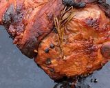 Foto del paso 1 de la receta: Hamburguesa de bondiola braseada a la barbacoa y cerveza