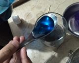 A picture of step 3 of Blue berry drink.