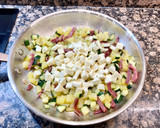 Foto del paso 4 de la receta: Pizza rústica de jamón serrano, patatas y calabacín