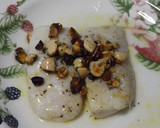 Foto del paso 2 de la receta: Merluza al horno con frutos secos
