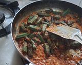 A picture of step 9 of Restaurant style bhindi masala.