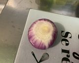 Une image de l'étape 4 de Courgettes et tomates, oignon rouge au bouillon de gambas.