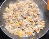 A picture of step 3 of Fried rice with sardines.