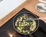 Foto del paso 2 de la receta: Arroz negro con gambones