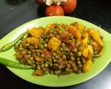 A picture of step 9 of Aloo mater dry veg masala.