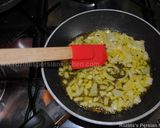 A picture of step 1 of Rice with Toasted Noodles (Reshteh Polow رشته پلو).
