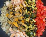 Une image de l'étape 1 de Spaghettis aux crevettes et moules.