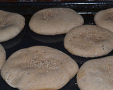 Foto del paso 3 de la receta: Pan pita con masa madre, semillas y harina integral