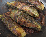 मसालेदार भरवां करेला(MASALEDAR BHARWA KARELE RECIPE IN HINDI) रेसिपी चरण 5 फोटो