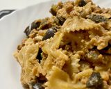 Foto del passaggio 4 della ricetta Farfalle con ragù di soia e melanzane 🍆🌱