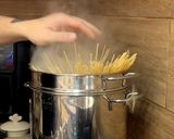 A picture of step 4 of Spaghetti with Frozen Seafood.