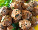Húsgombóc, petrezselyemzölddel és újhagymával recept fázis 4 fotója
