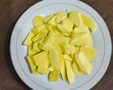Foto langkah ke 2 dari resep Rujak Mangga Muda.
