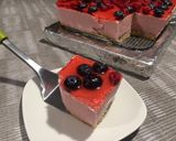 Foto del paso 6 de la receta Tarta de fresas con nata y frutos del bosque
