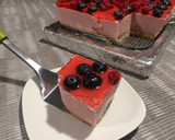 Foto del paso 6 de la receta: Tarta de fresas con nata y frutos del bosque