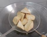 Foto langkah ke 3 dari resep Kare Telur Tahu Wortel Kentang.