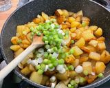 Une image de l'étape 9 de Pommes de terre sautées aux oignons nouveaux.