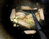 Foto langkah ke 3 dari resep Brokoli sosis saos tiram.