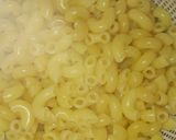 A picture of step 1 of Chicken macroni.