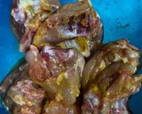 Gambar langkah 1 resipi Ayam Masak Merah Biasa.