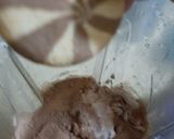 A picture of step 2 of Chocolate shake.