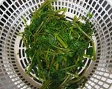Hình bước làm 1 của món Rau muống xào tỏi (cách nêm đơn giản)