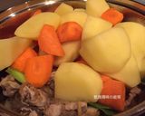 A picture of step 10 of Nikujaga (Japanese Potato and Pork Stew).