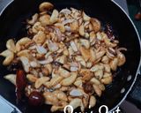A picture of step 2 of Roshun Er Bhorta/Garlic Bharta.