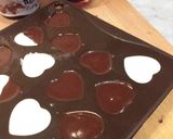 Foto del passaggio 2 della ricetta Cioccolatini ripieni con amarene