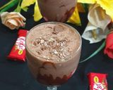 A picture of step 3 of Kitkat thandai Shake.