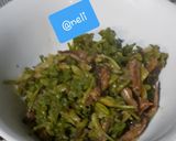 Foto langkah ke 2 dari resep Tumis Bunga Pepaya Teri.