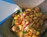 Foto langkah ke 4 dari resep Ayam kari kuning.