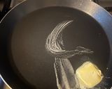 Hình bước làm 2 của món Pancake Với Cream, Siro Và Trái Cây