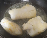 Foto del paso 2 de la receta: Bacalao a la salsa de habas y menta