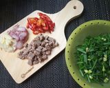 Foto langkah ke 1 dari resep Tumis Daun Bawang dan Daging Sapi.