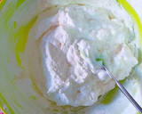 Foto del paso 5 de la receta: Helado extra cremoso de limón con toque de lima verde y azahar