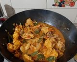 A picture of step 4 of Curry leaves chicken.