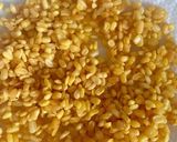 A picture of step 4 of Moong dal namkeen.