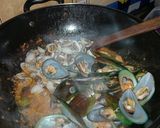 Foto langkah ke 4 dari resep Seafood Saus Padang.