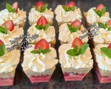 A picture of step 4 of 🍓🍨Individual Strawberry Trifle🍨🍓.