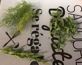 Une image de l'étape 1 de Filets d'églefin aux poivrons bicolores, ail, citron et herbes du jardin.