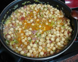 Foto del paso 4 de la receta: Guiso de garbanzos con langostinos