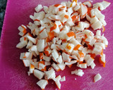 Foto del paso 2 de la receta: Tostas de surimi y atún